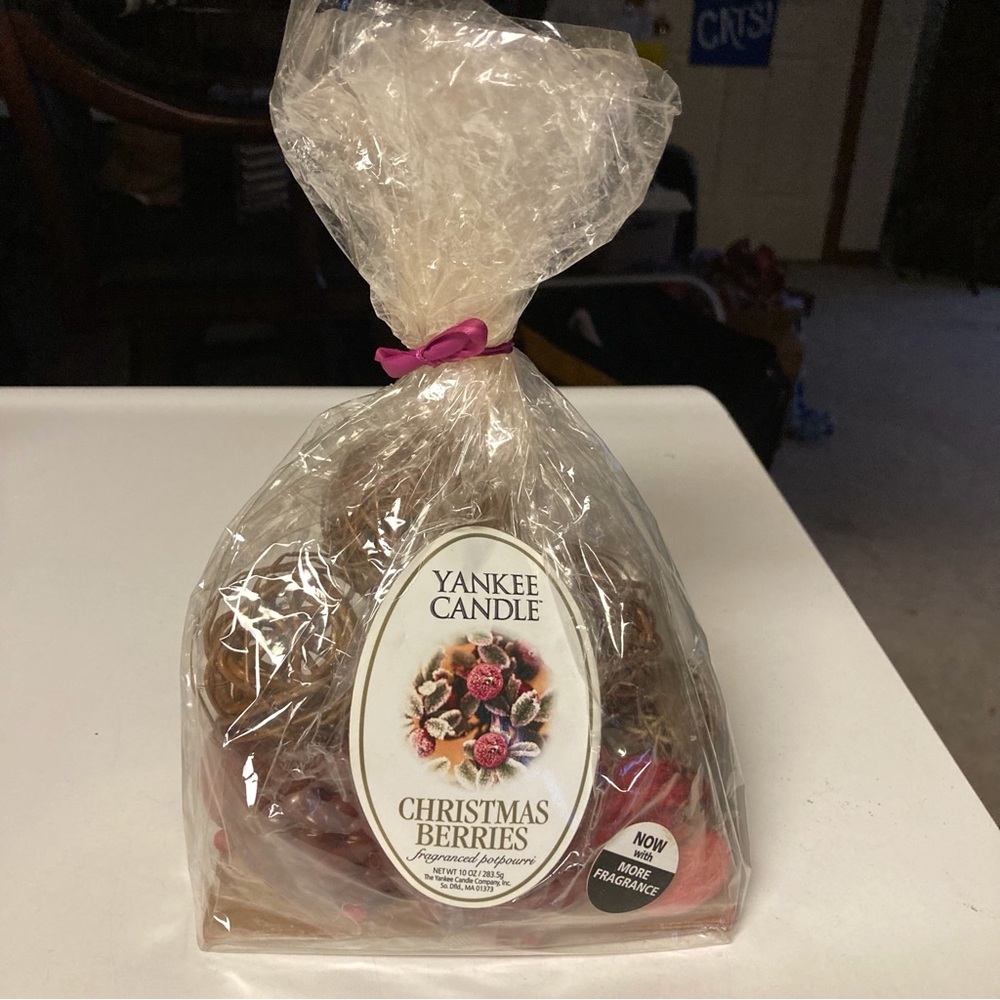 Yankee Candle Christmas Berries Potpourri 10 Oz New Old Stock